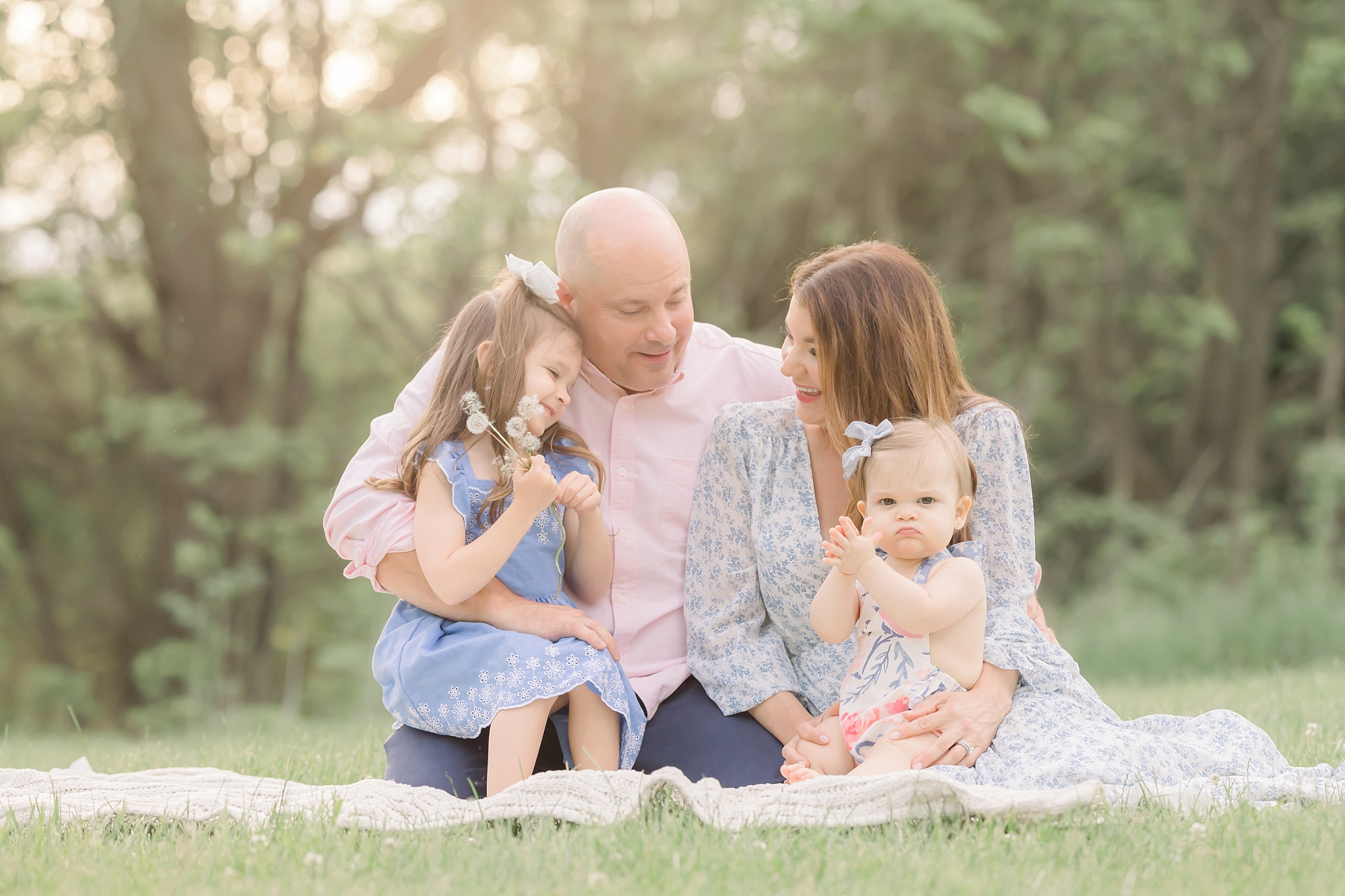 Pittsburgh family photo outdoors