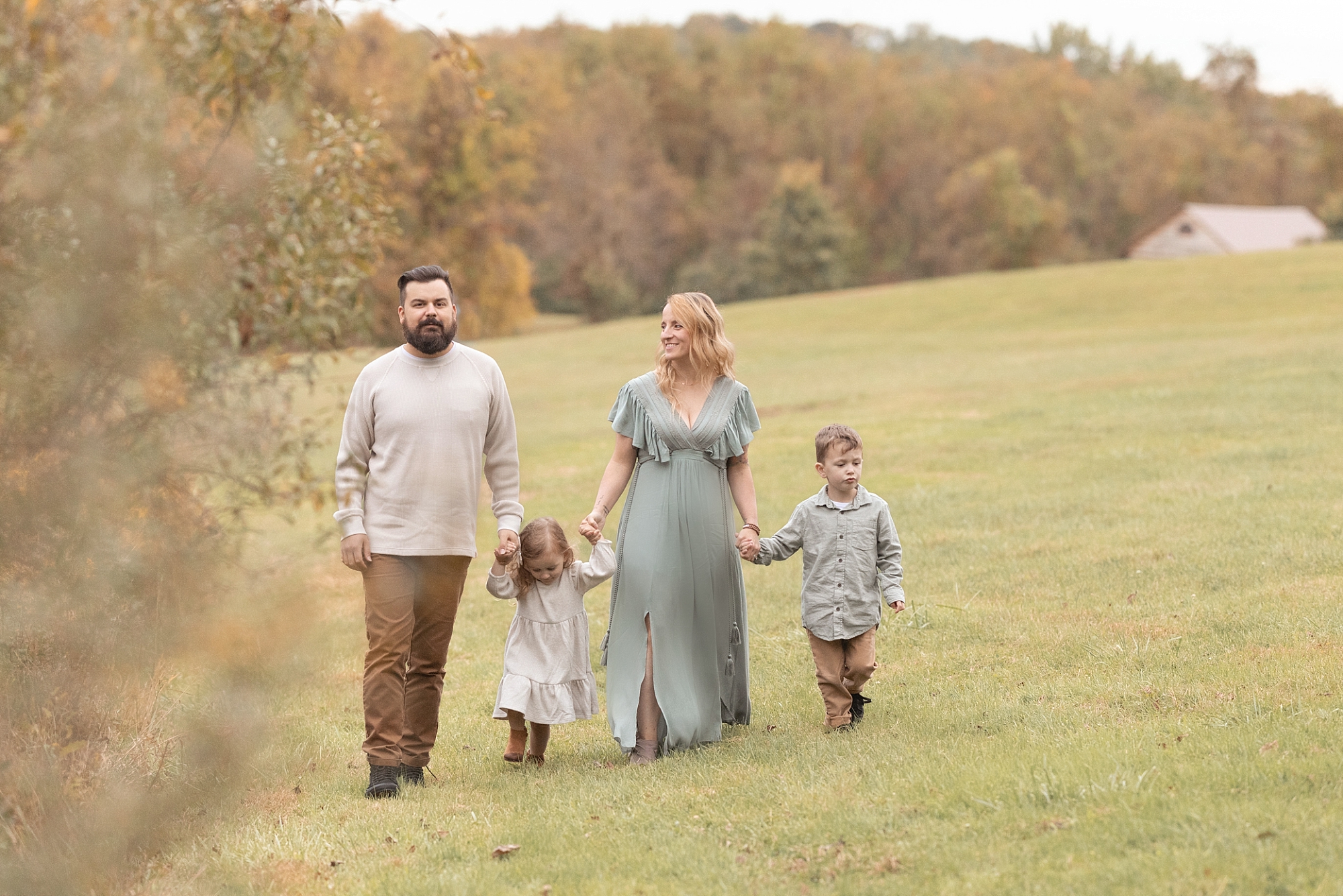 outdoor family pictures in southwest PA