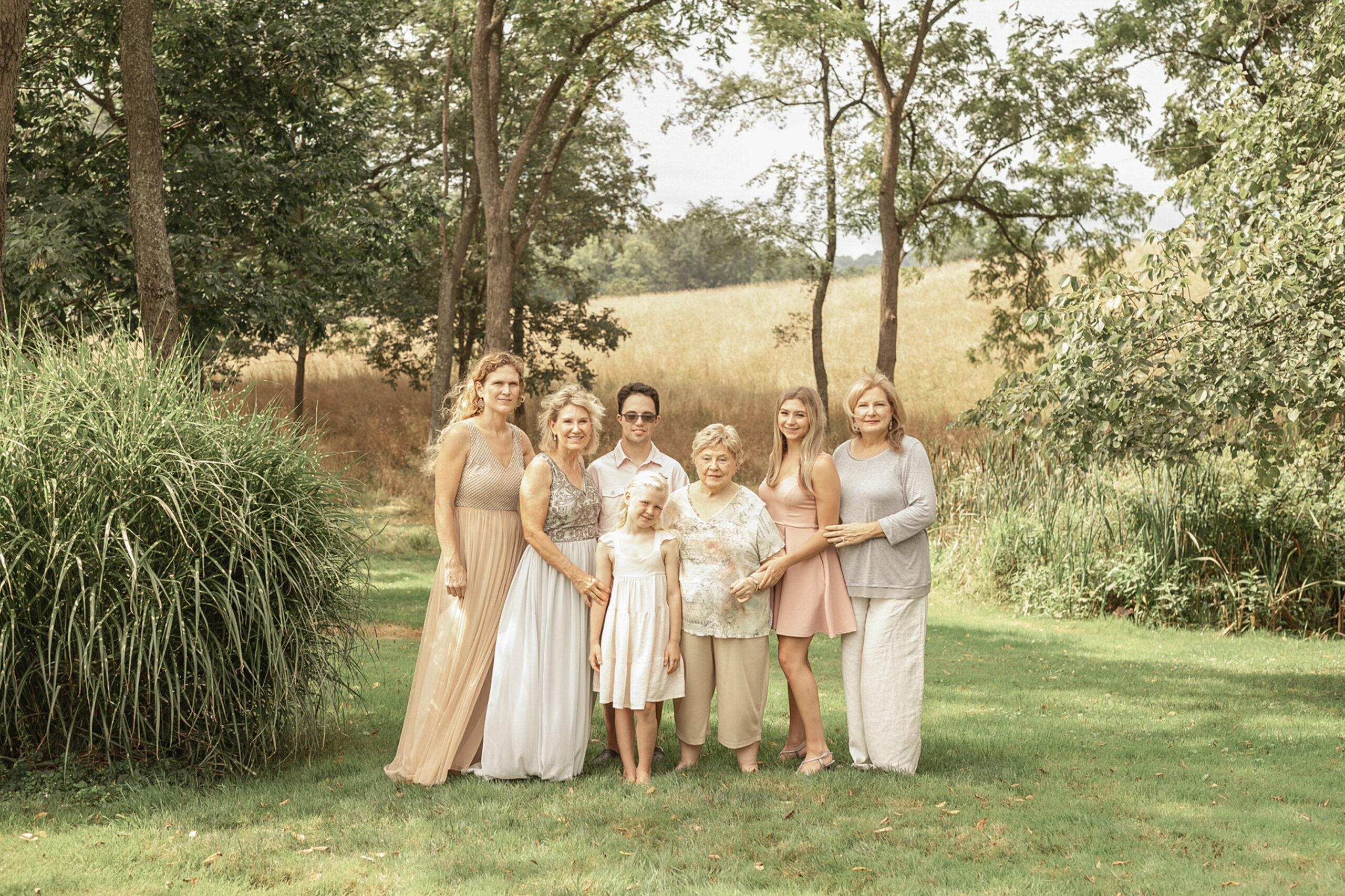 extended family photoshoot in outdoor Pittsburgh